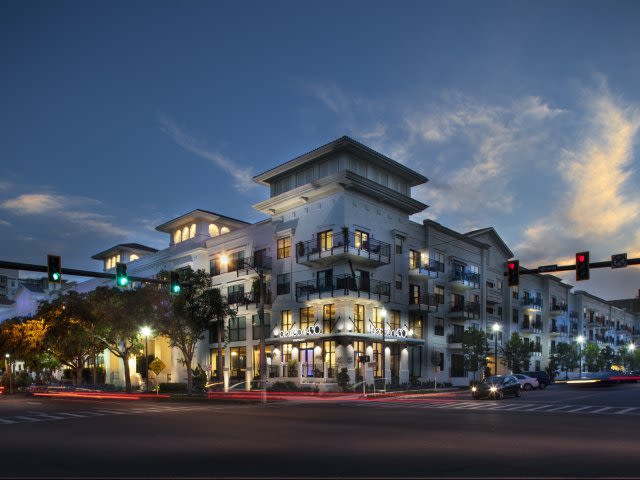 Beacon430_LuxuryApartmentCommunity_Entrance_StPetersburgFL