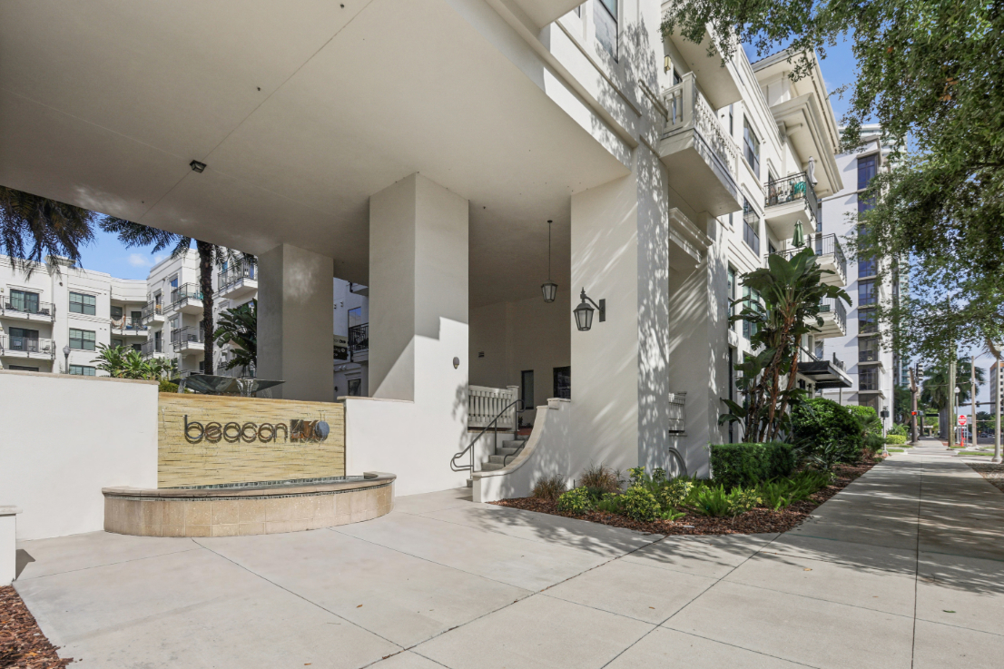 Beacon430_LuxuryApartmentCommunity_Entrance_StPetersburgFL